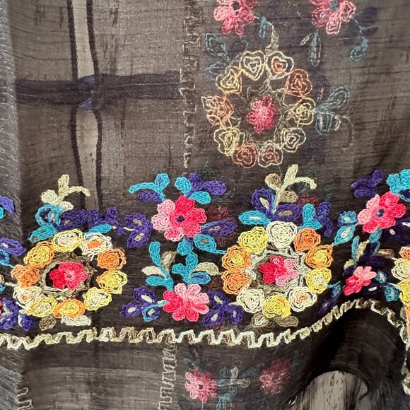 BOUTIQUE SHEER EMBROIDERED SHAWL/PONCHO - Picture 6 of 8